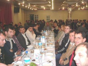 Petrol-İş’ten üyelerine iftar yemeği