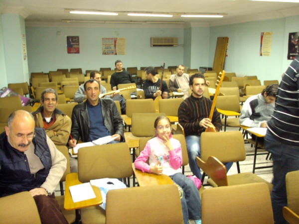 Mersin şubemizde bağlama kursu başladı