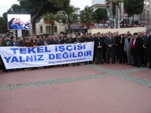 Emek bileşenleri Tekel işçileri için her gün  Aliağa Demokrasi Meydanı’nda toplanıyor