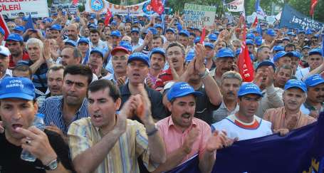 İşçilerden delegelere: Mevcut yönetimi desteklemeyin