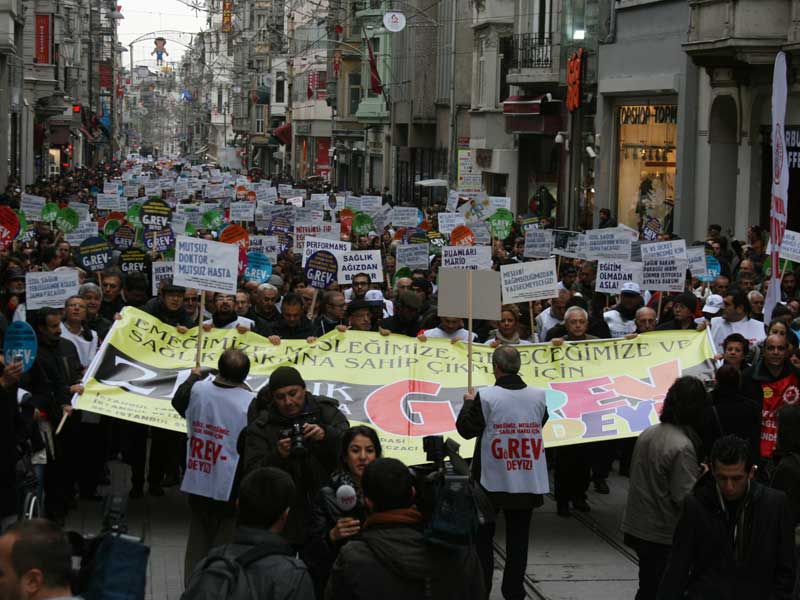 Sağlık emekçilerini sokağa çıkaran talepler