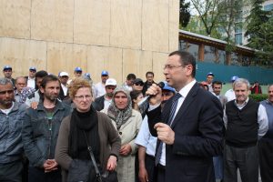 Petrol-İş’ten direnişteki Hey Tekstil işçilerinin mücadelesine destek
