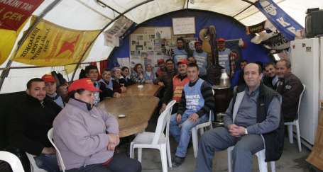 İzmir Büyükşehir önünde oturma eylemi başlıyor
