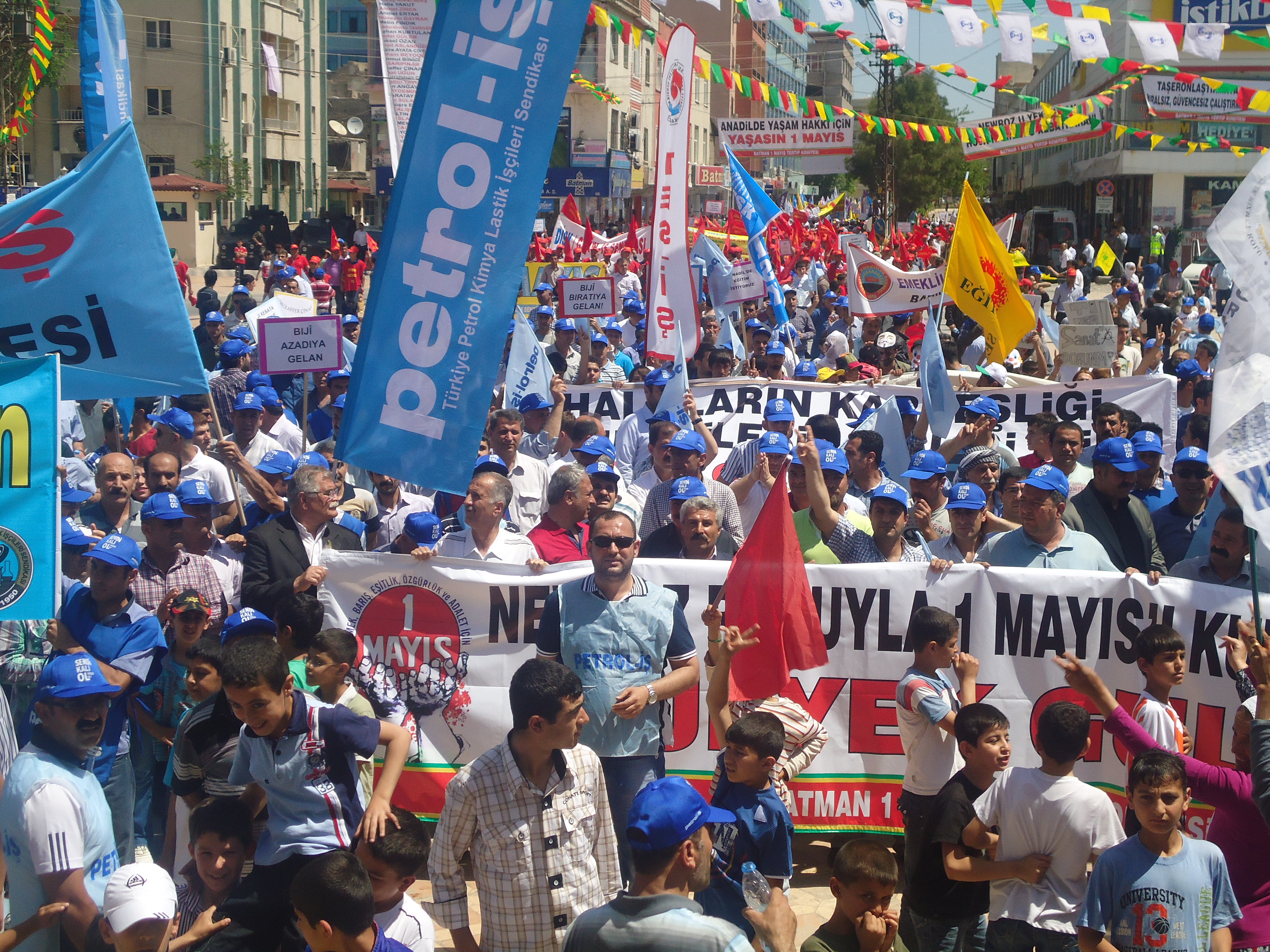 BATMAN’DA 1 MAYIS KUTLAMALARI…