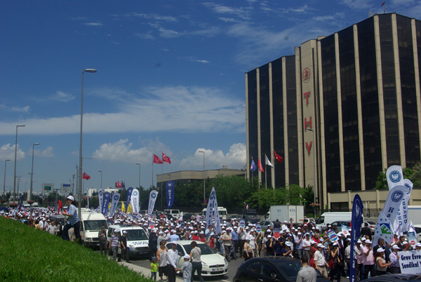 Havada grev yasağını reddediyoruz