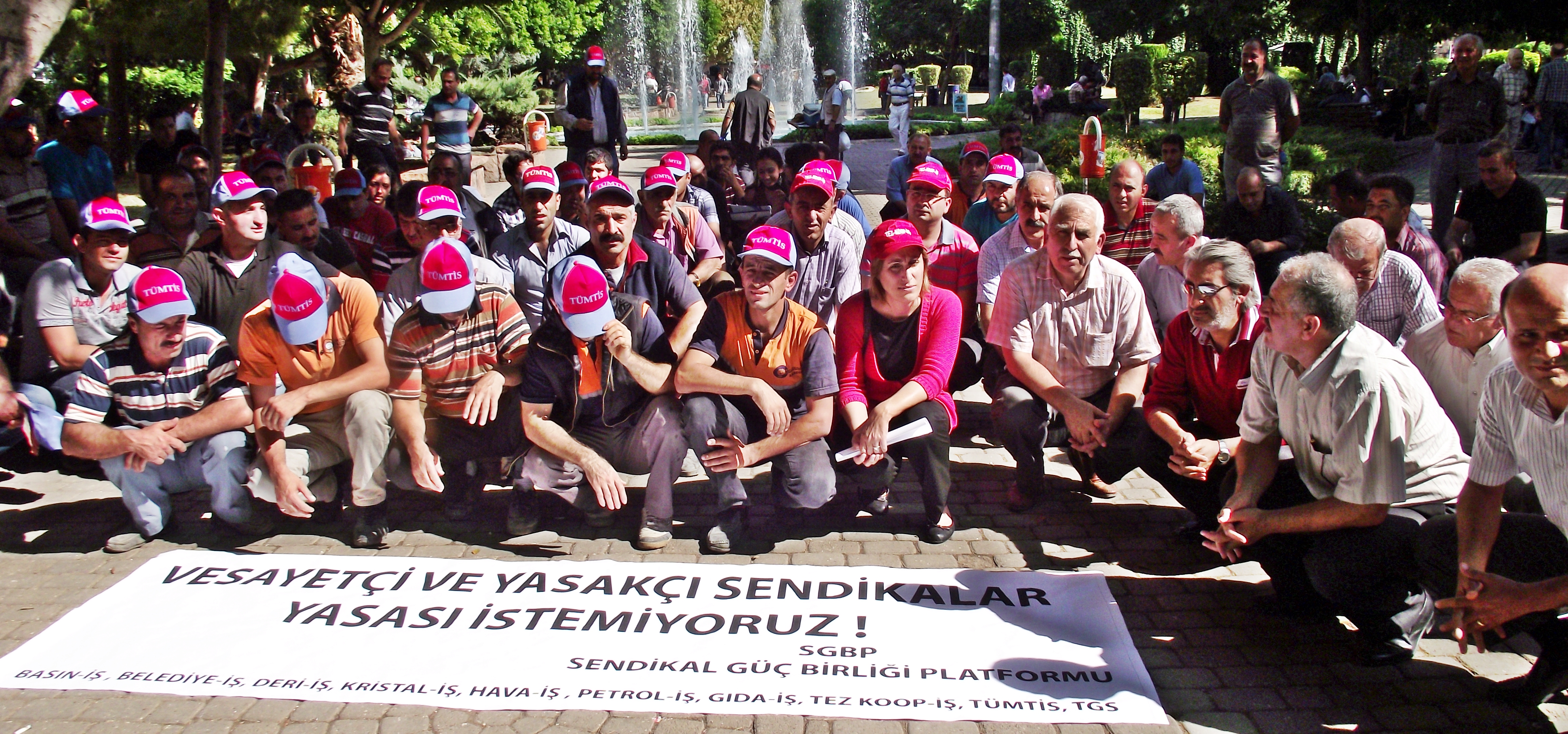Adana Şubemiz Sendikalar ve Toplu İş Sözleşmesi Yasa Tasarısını Potesto Eyleminde