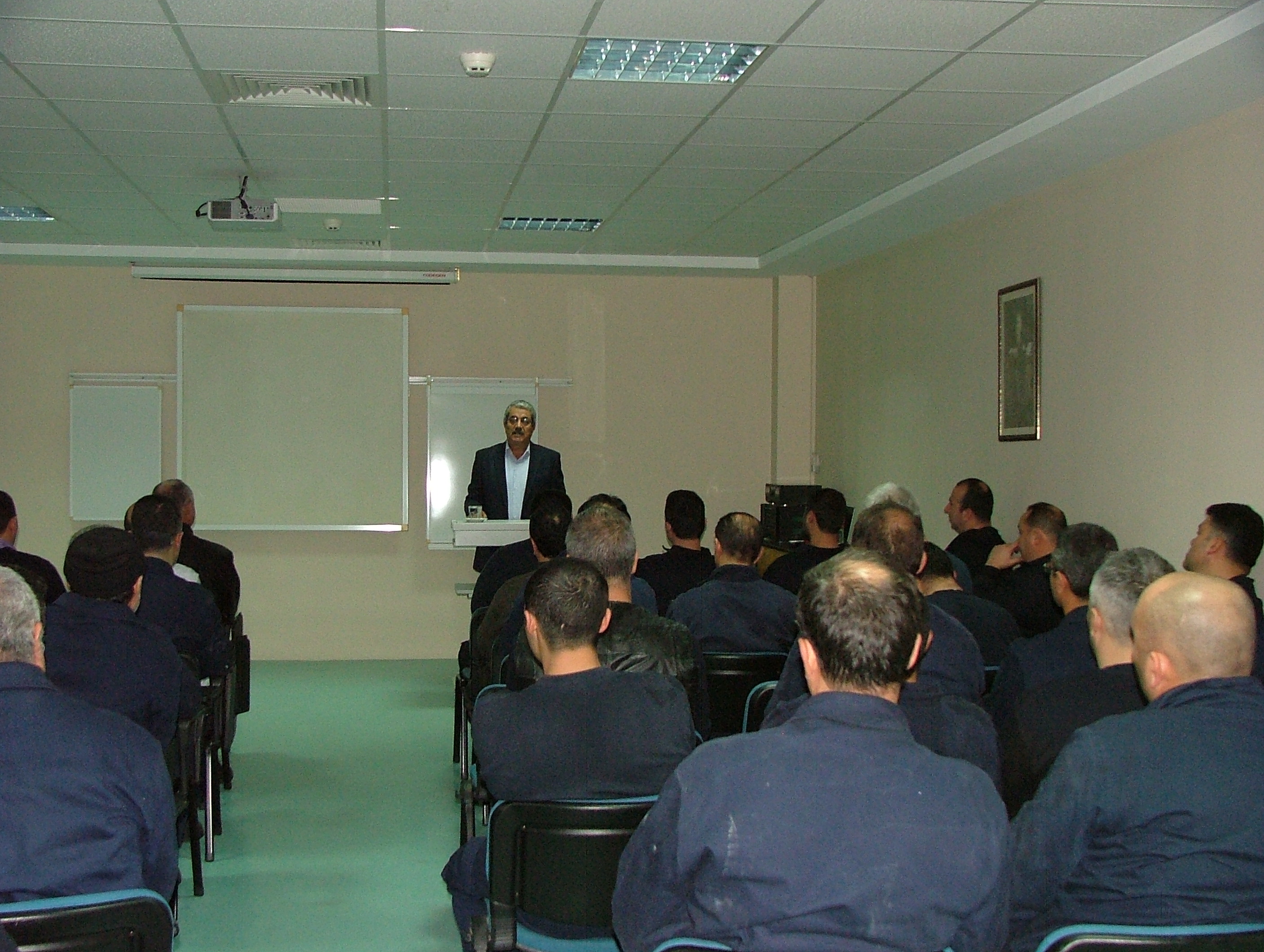 İzmir Şubemizden DYO MATBAA Mürekkepleri işyerinde çalışan üyelerimize  TİS değerlendirme toplantısı