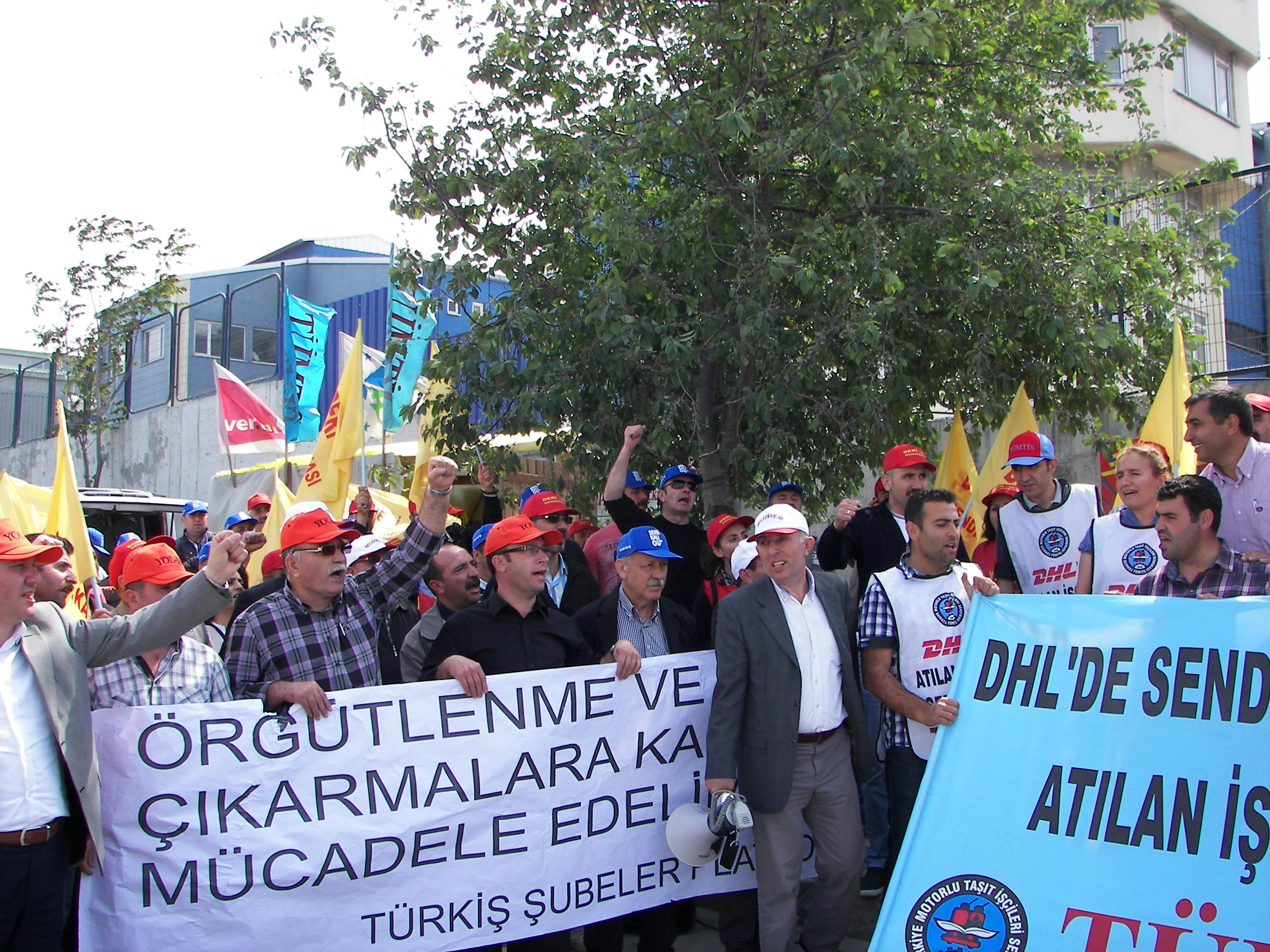 TÜRK-İŞ İSTANBUL ŞUBELER PLATFORMU DİRENİŞ YERLERİNDE
