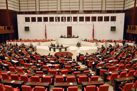 Tasarı, çalışma barışını bozacak  ve birçok sendikayı işlevsizleştirecektir