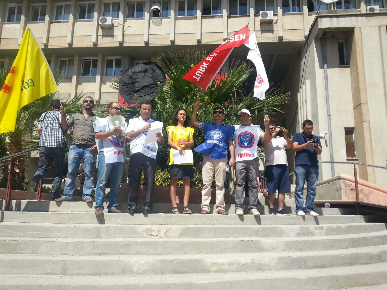 Aliağa Şube Eğitim Emekçilerinin Basın Açıklamasına Destek Verdi