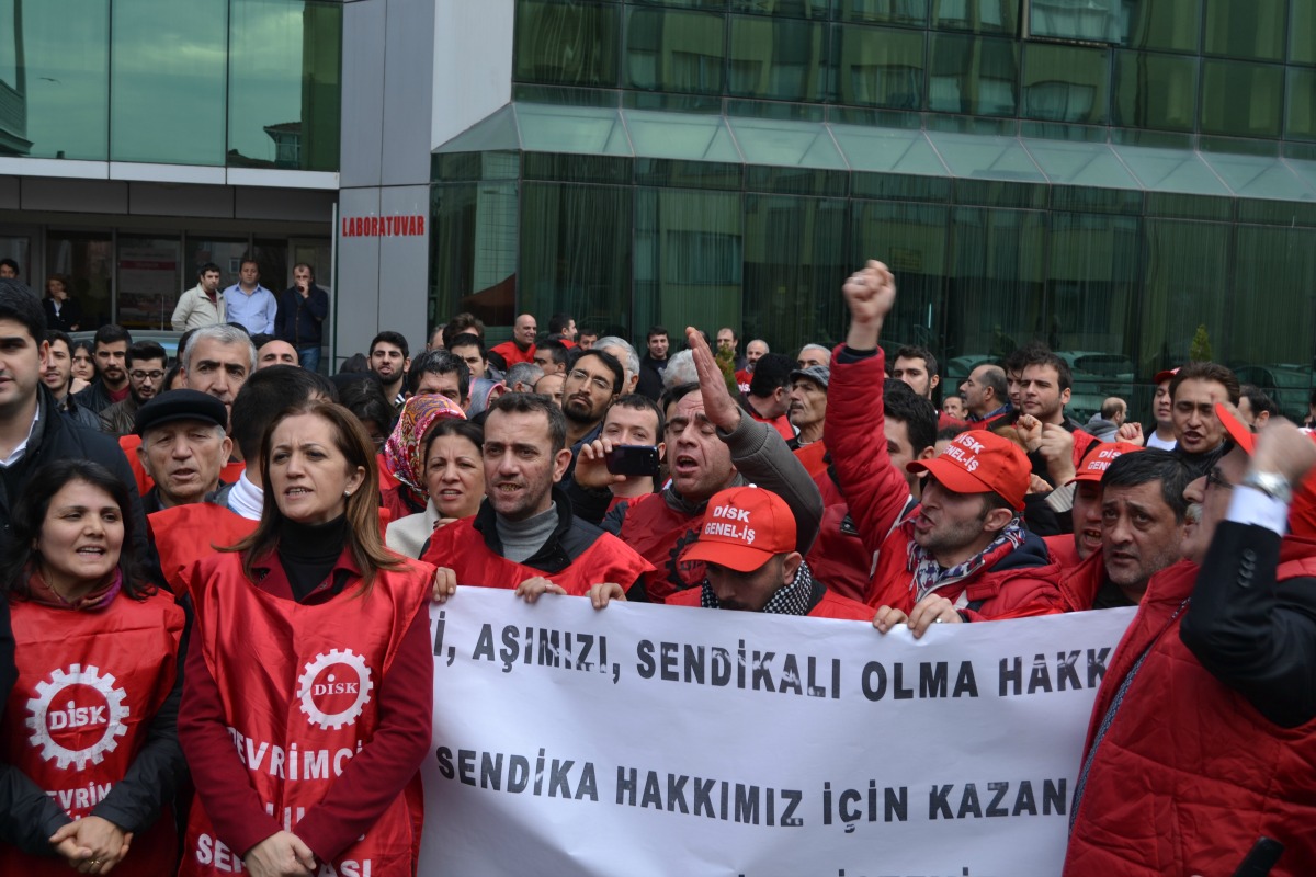 İşten atılan 98 işçi direniş çadırı kurdu