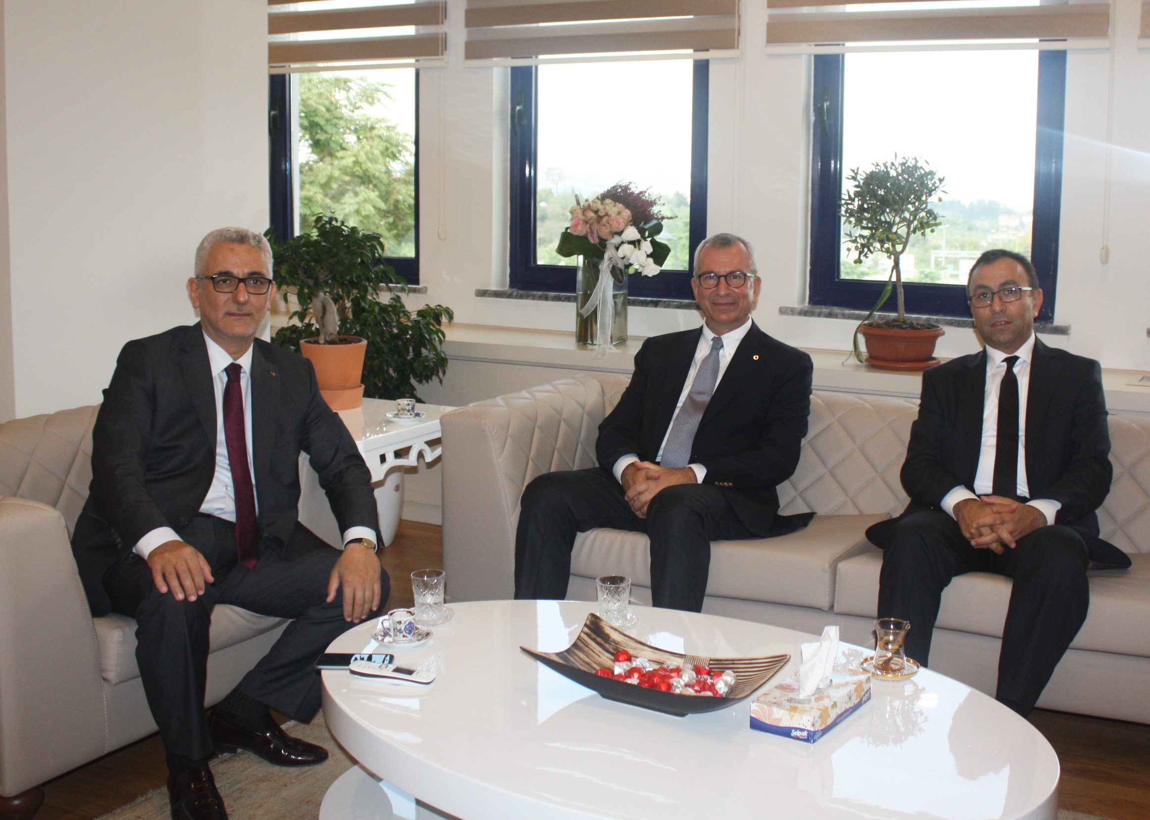Tüpraş Genel Müdürü Yavuz Erkut ve Genel Müdür Yardımcısı İbrahim Yelmenoğlu Sendikamızda
