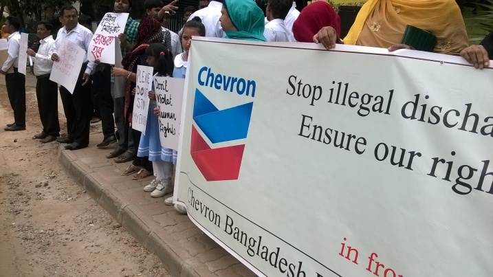 Bangladeş’te Chevron Sendikalaşan İşçileri Cep Telefonu Mesajıyla İşten Attı