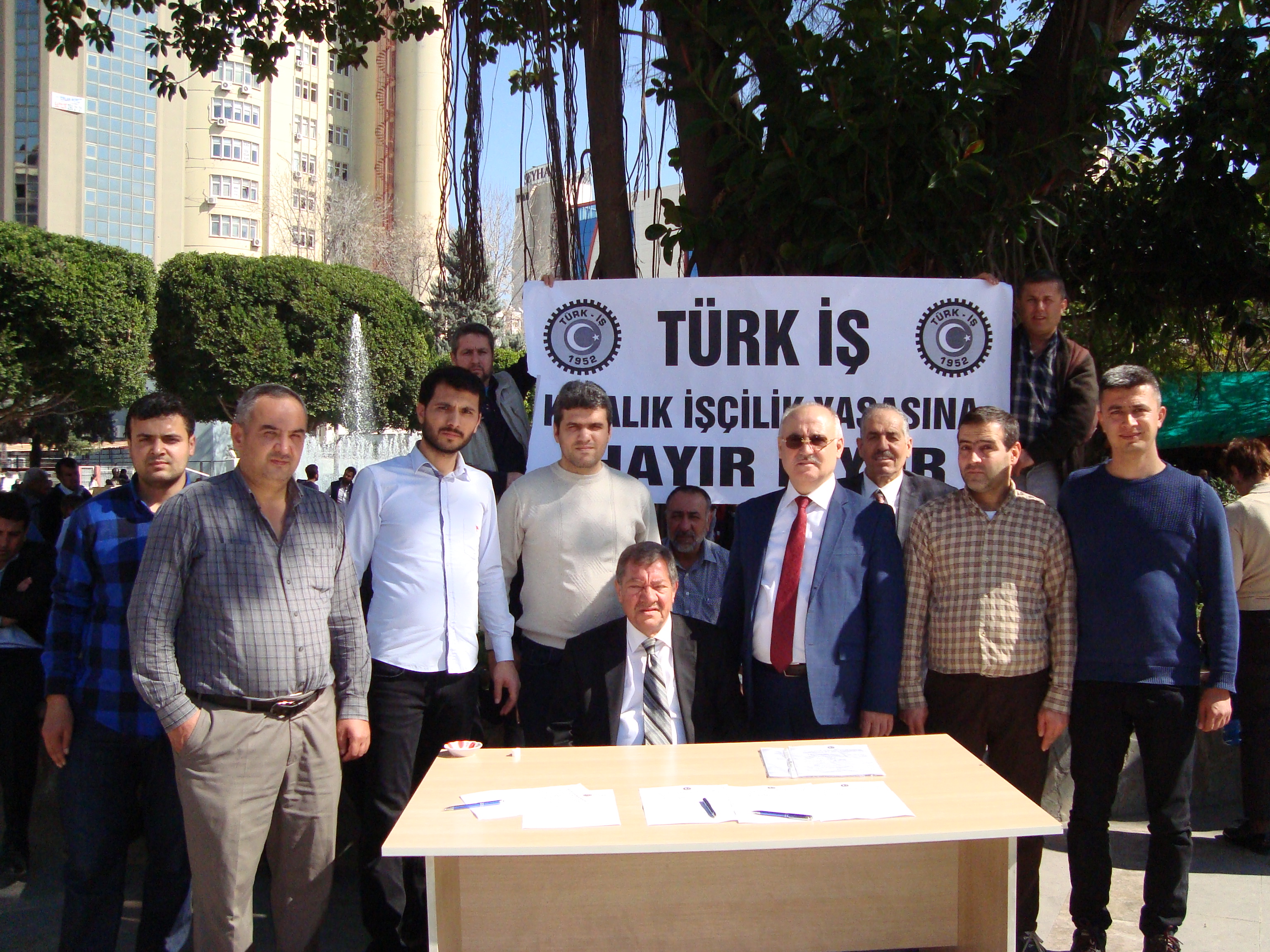 TÜRK-İŞ’in Başlattığı İmza Kampanyasına Adana Şubemizden Destek
