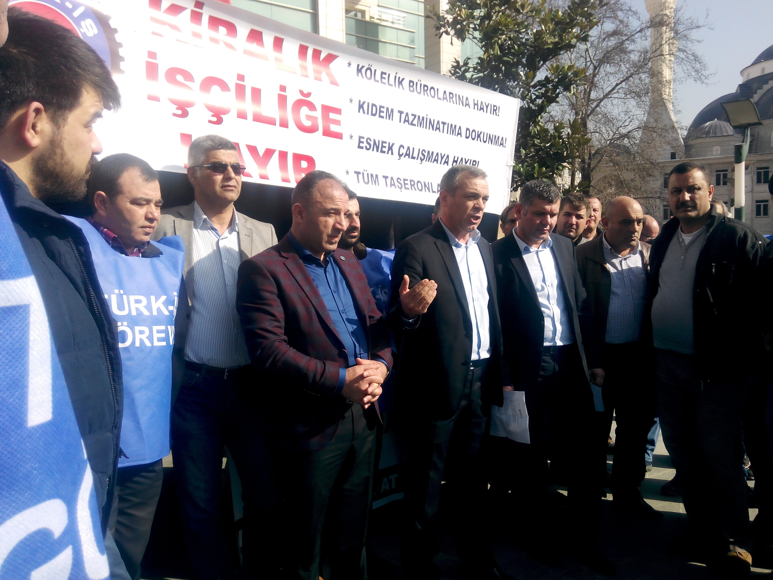 TÜRK-İŞ’in Başlattığı İmza Kampanyasına Bursa Şubemizden Destek