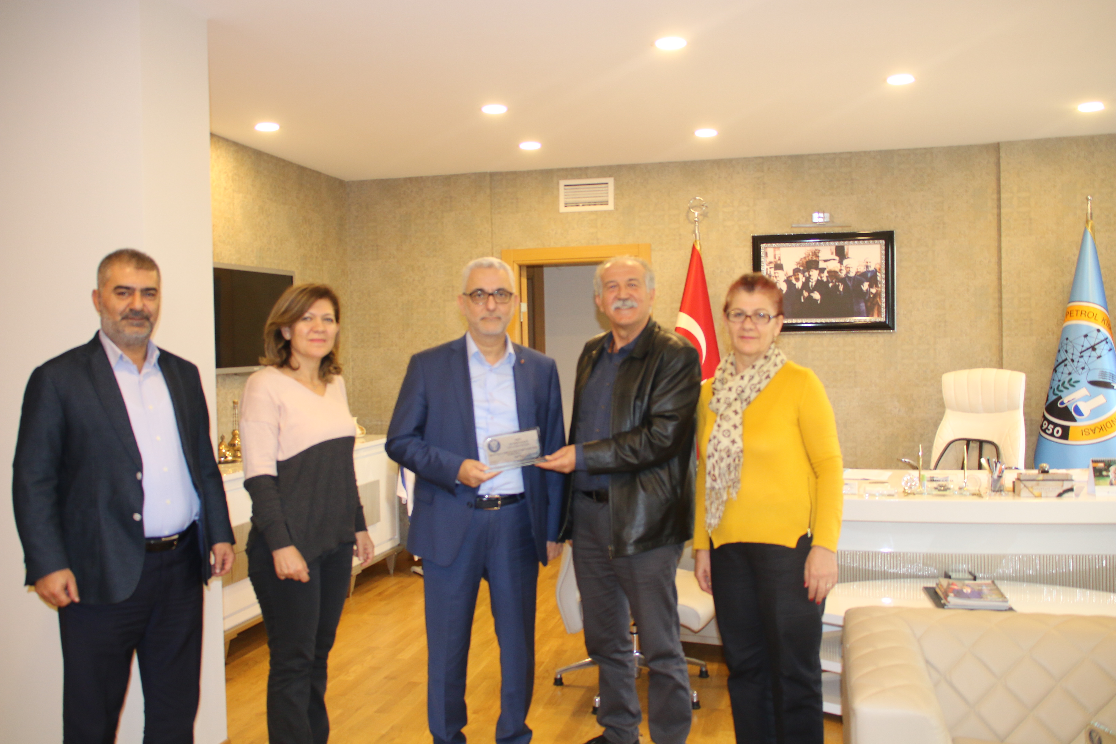 Petrol-İş Sendikası’ndan Yeni Kocaeli Valisi Güzeloğlu’na Ziyaret
