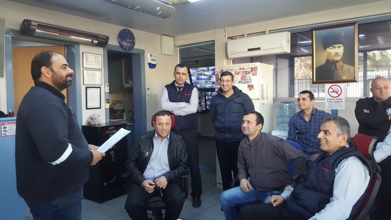 Dyo A.Ş. Çiğli ve Dyo A.Ş. Turgutlu Toz Boya firmalarında çalışan 16 Güvenlikçiden Temsilci ve Şubemize teşekkür ziyareti
