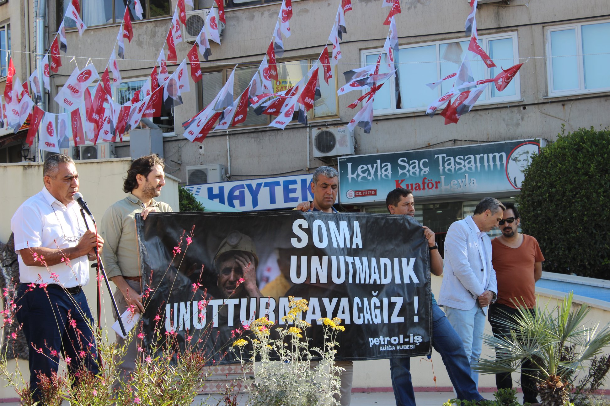 SOMA FACİASININ 4.DÖNÜMÜNÜNDE YAŞAMINI YİTİREN EMEKÇİ KARDEŞLERİMİZİ UNUTMADIK UNUTTURMAYACAĞIZ!