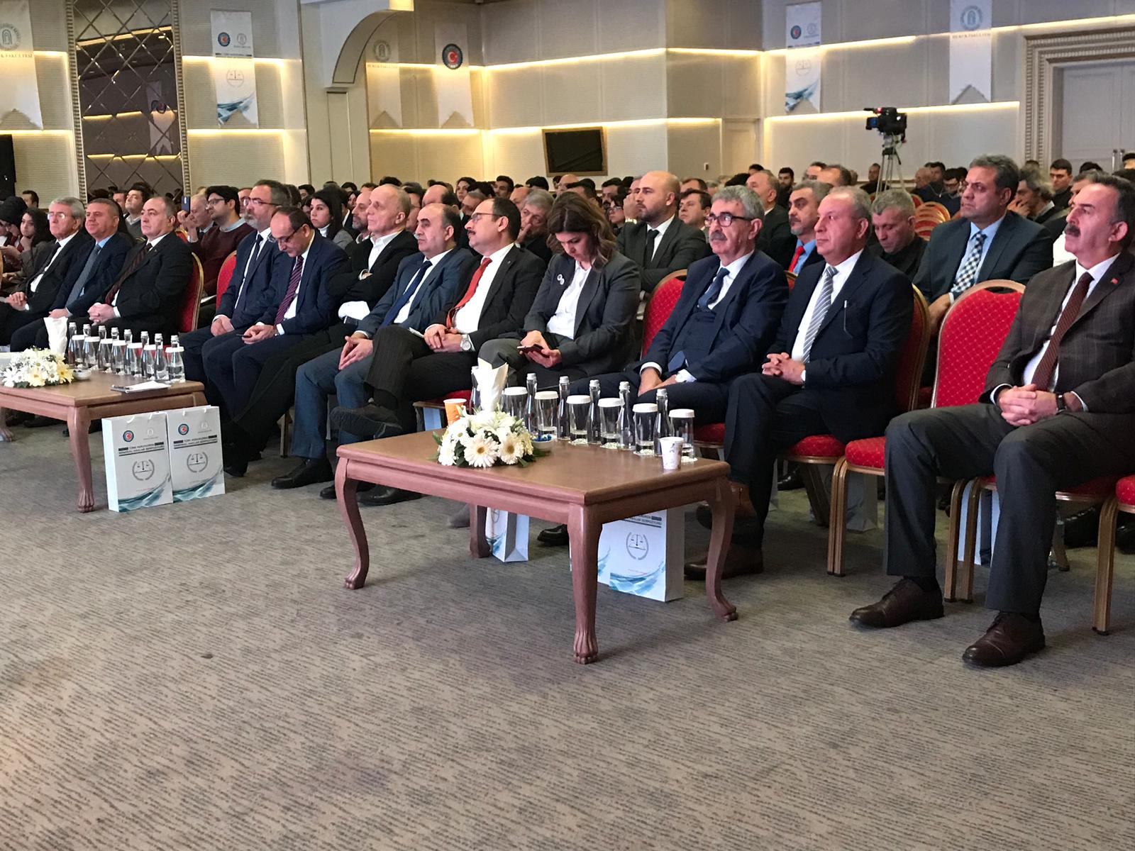 TÜRK HUKUKUNDA SENDİKAL HAKLAR SEMPOZYUMU YAPILDI
