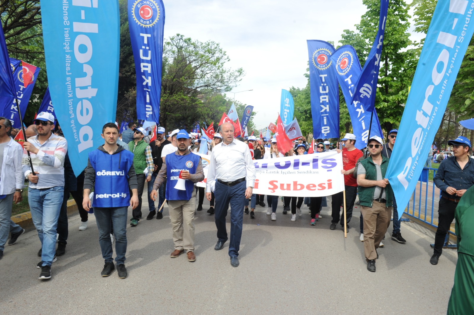 1 Mayıs’ta Onbinler Tek Ağızdan “Kıdemime Dokunma” Dedi!