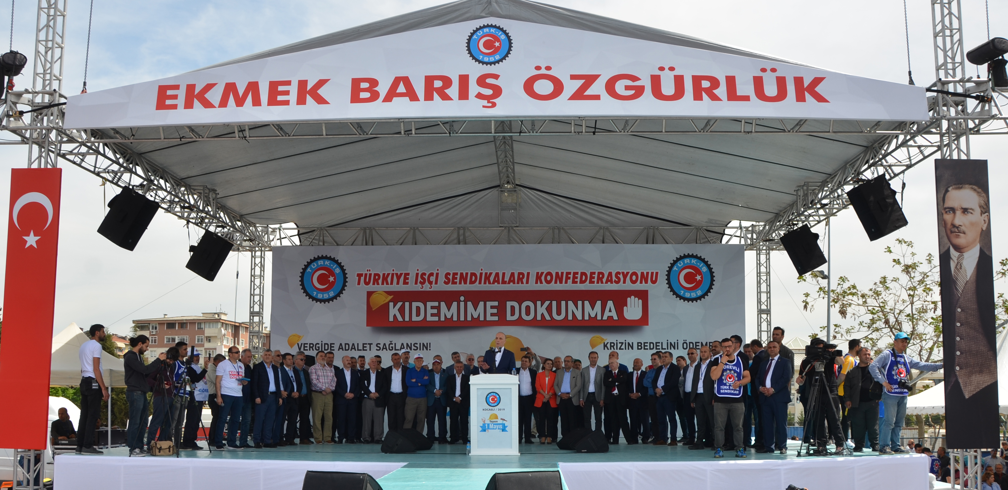 Petrol-İş 1 Mayıs’ı  Kocaeli, İzmit Milli İrade Meydanı’nda Kutladı