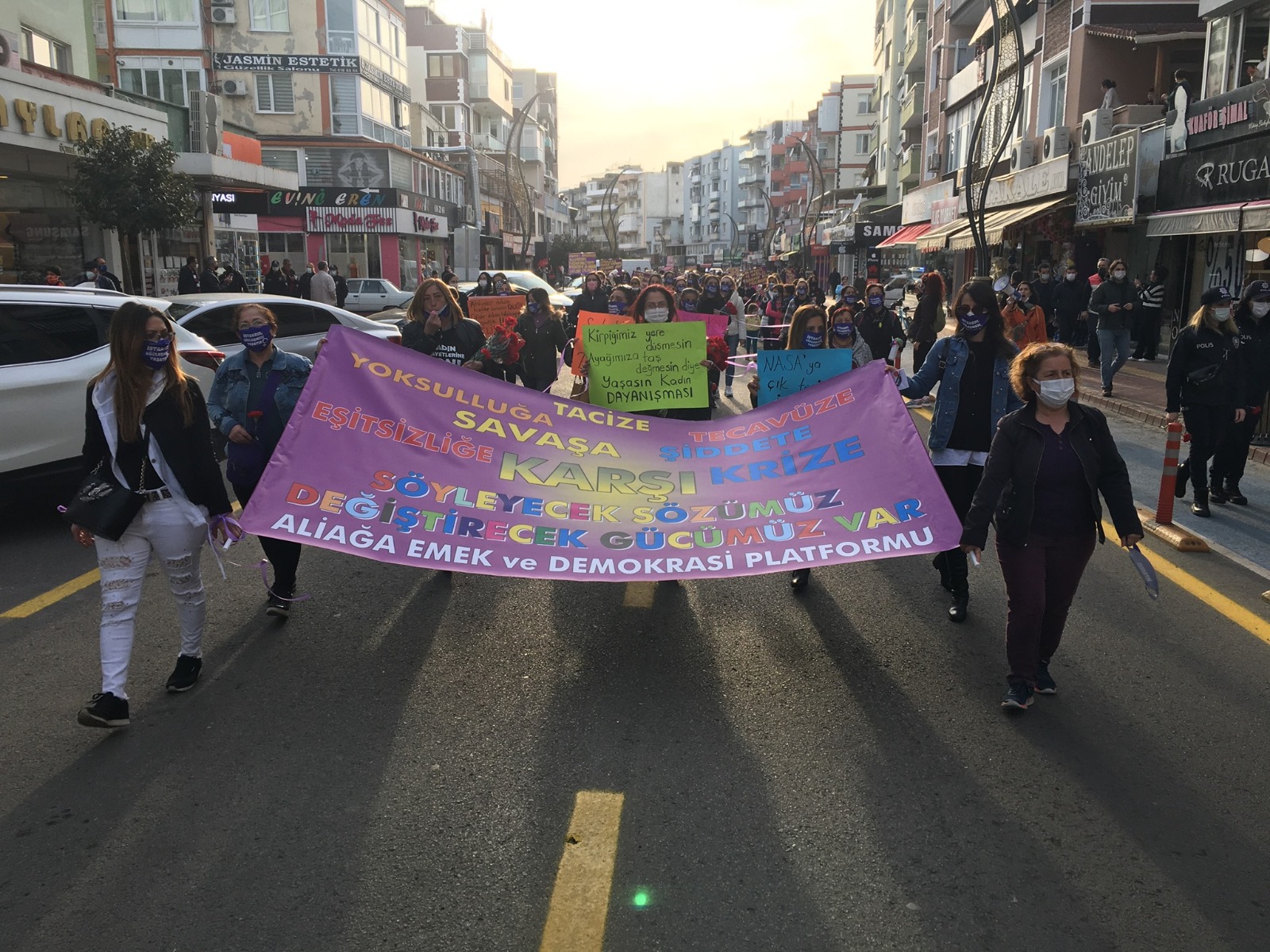 Aliağa’da 8 Mart Yürüyüşü