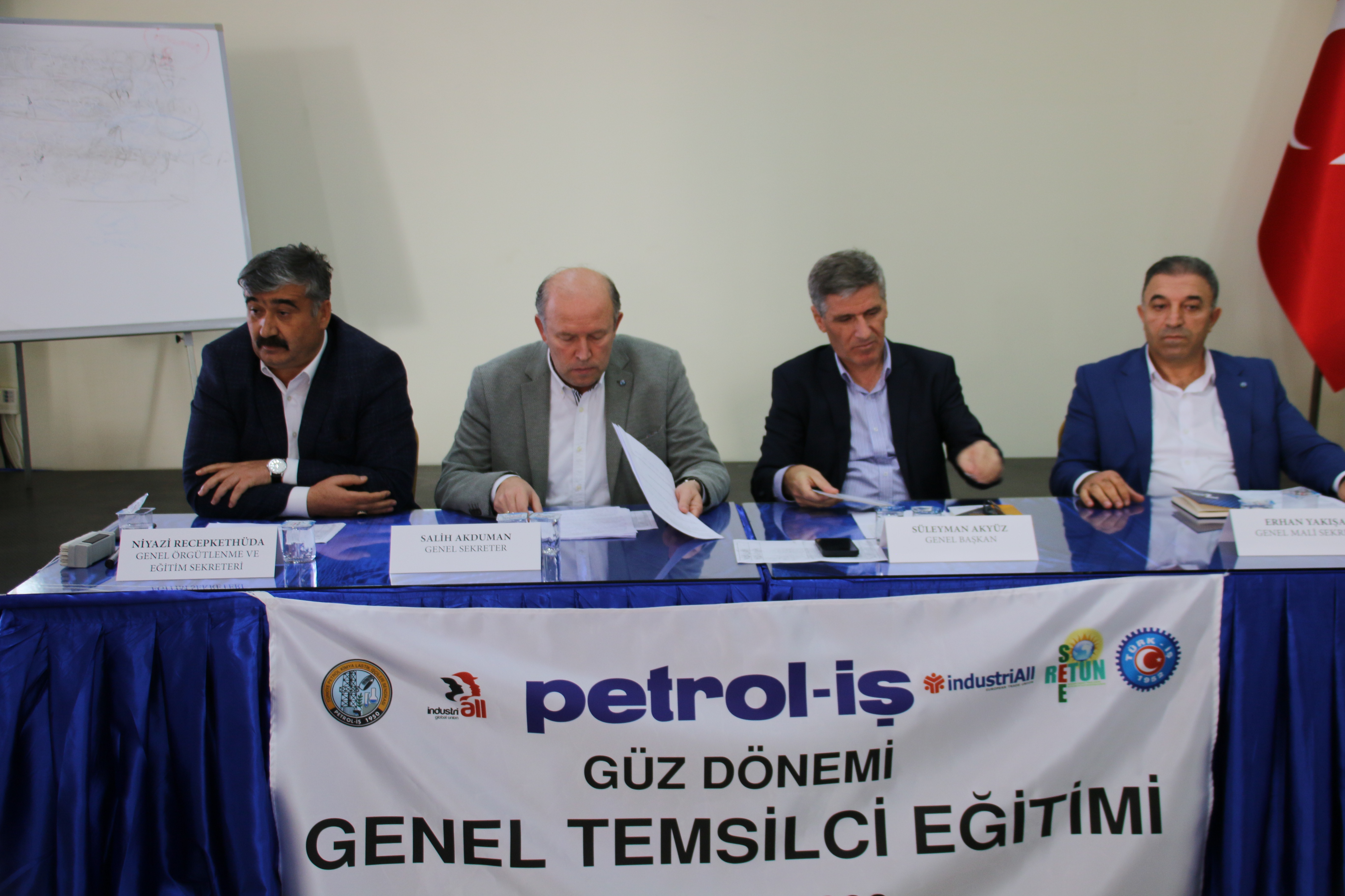 Pakistan Emek Federasyonu Temsilcileri Petrol-İş’i Ziyaret etti.