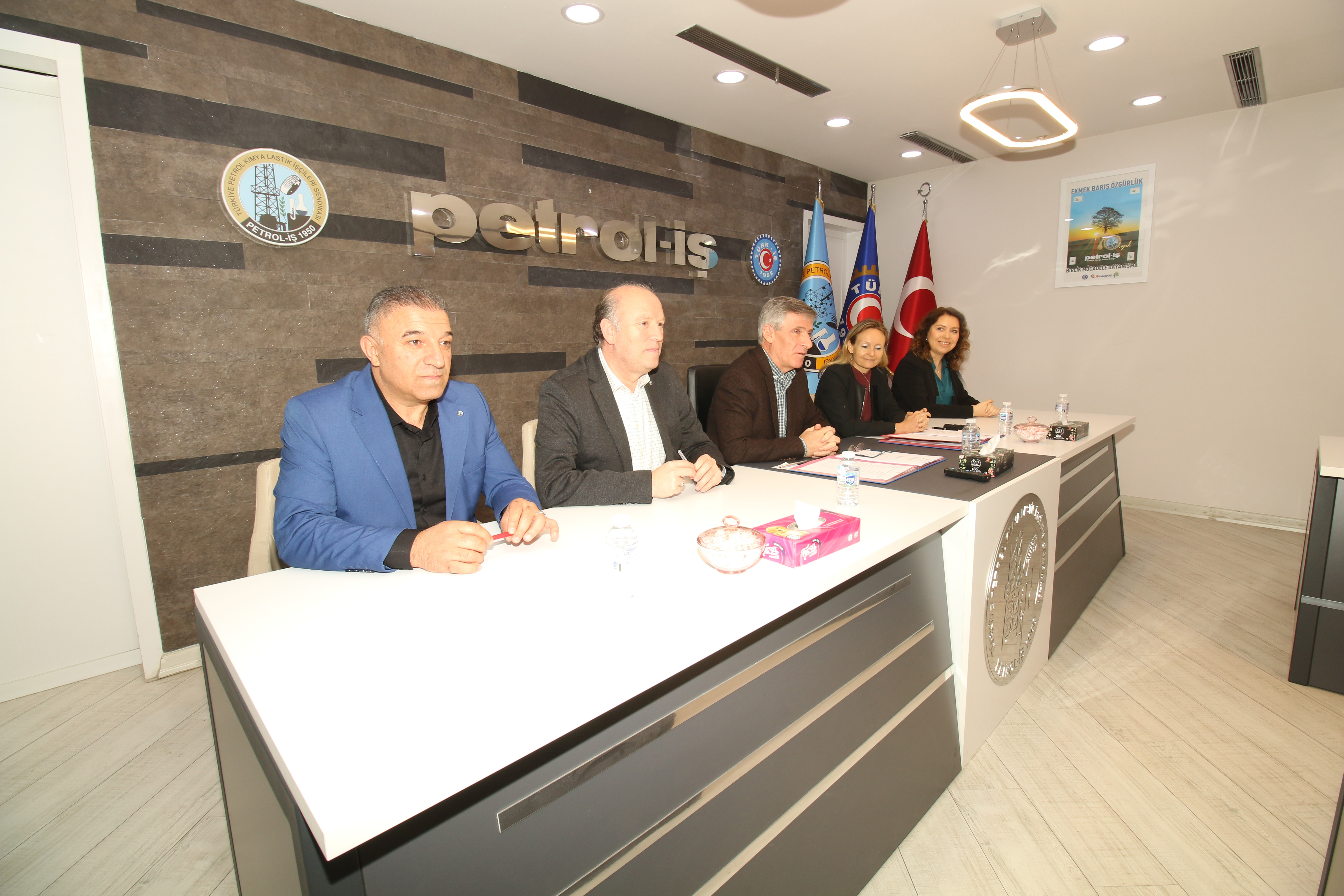 İŞÇİYİZ HAKLIYIZ KAZANACAĞIZ!