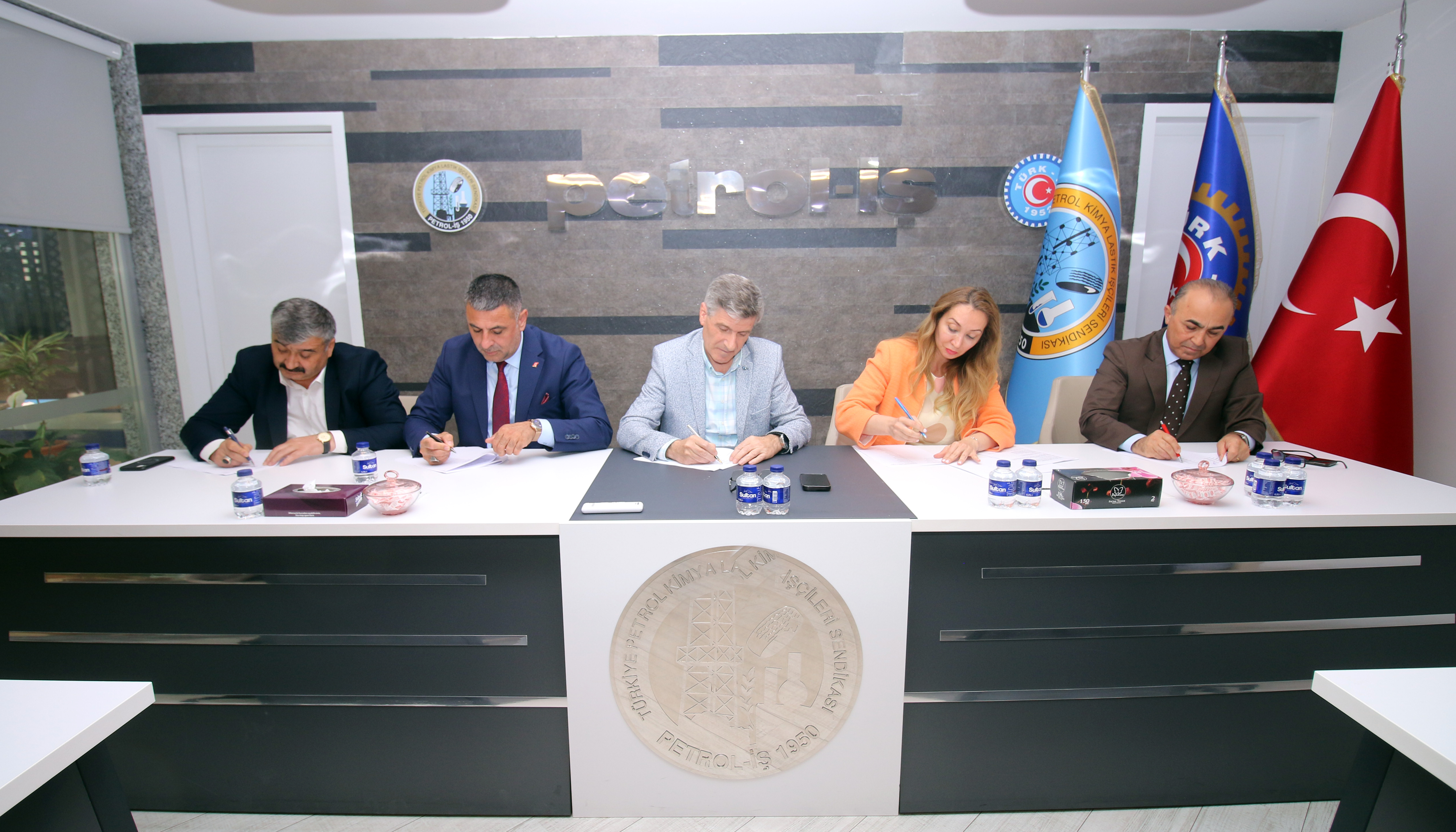 Arılı Plastik İşyerinde TİS Müzakereleri Başladı