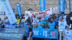 Bandırma Şubemizden Cumhuriyet Meydanında Basın Açıklaması; “İnsan Onuruna Yakışı Bir Ücret”, İstiyoruz!